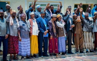 Gudoomiyaha gobolka Sanaag iyo wasiiru dawalaha arimaha gudaha oo la kulmay deegaanka Xaadh ee degmada Maydh