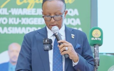 Maayarkii magaaladda Hargeisa oo maanta si rasmi ah xilkii u wareejiyay