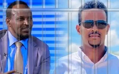 Waa maxay waxa lagu eedaynayaa Abwaanka iyo wariyaha xidhan?