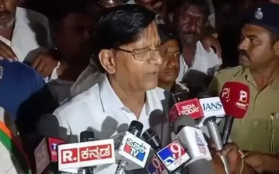 Waxa aan jeclaan lahaa fursad aan ku soo guto Xajka Wasiirka waxbarashada Hindiya oo aan Muslkm ahayn